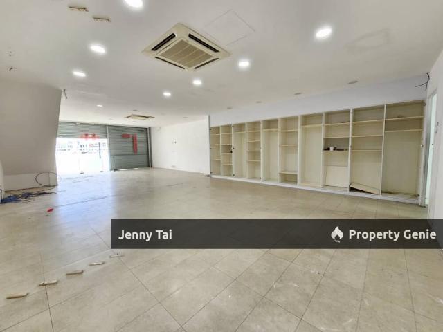 Shop for sale in Malaka