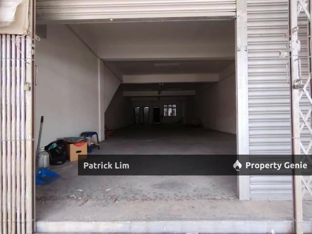 Shop for rent in Malaka