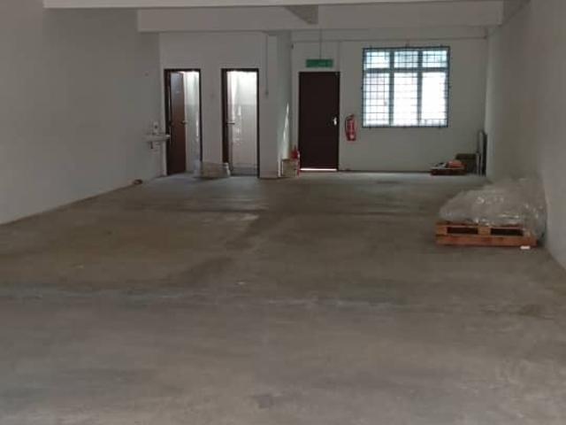 Shop for rent in Malaka