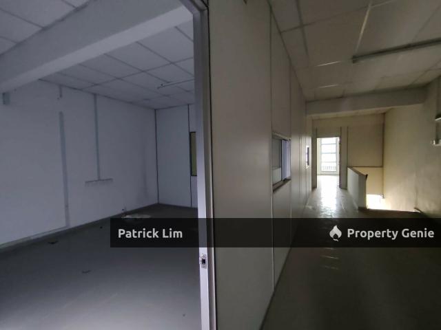 Shop for rent in Malaka