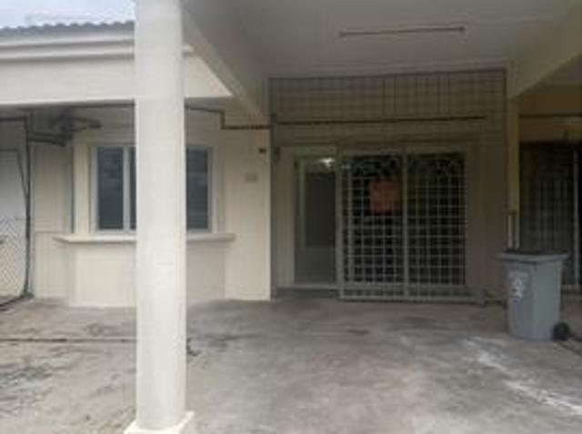 Terraced House for sale in Malaka