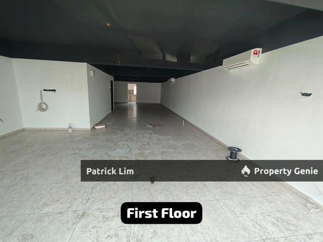 Shop for sale in Malaka