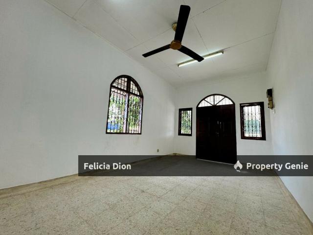Terraced House for sale in Malaka