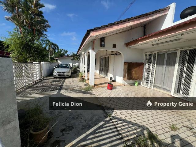 Terraced House for sale in Malaka