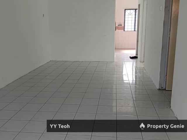 Terraced House for sale in Malaka