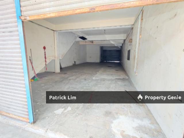 Shop for rent in Malaka