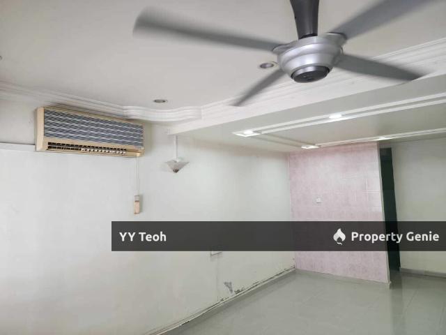Terraced House for sale in Malaka