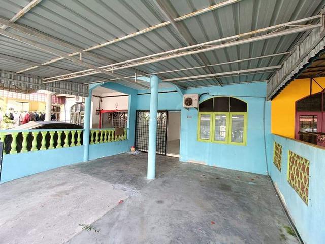 Terraced House for sale in Malaka