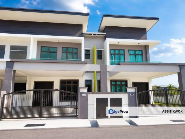 House for sale in Malaka