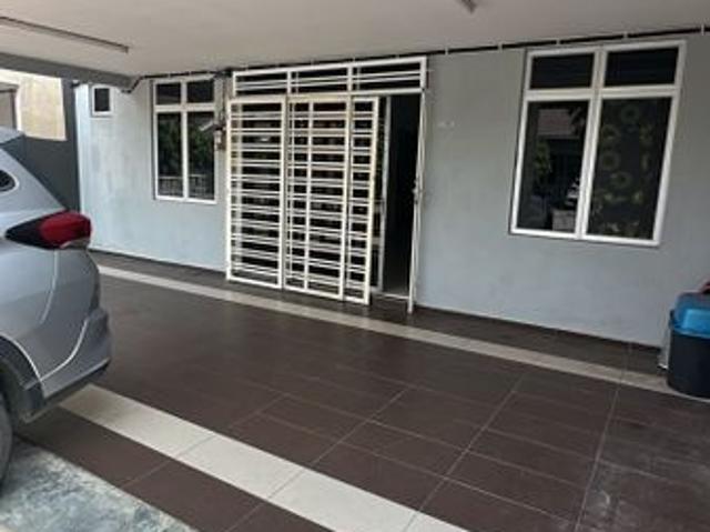 House for sale in Malaka