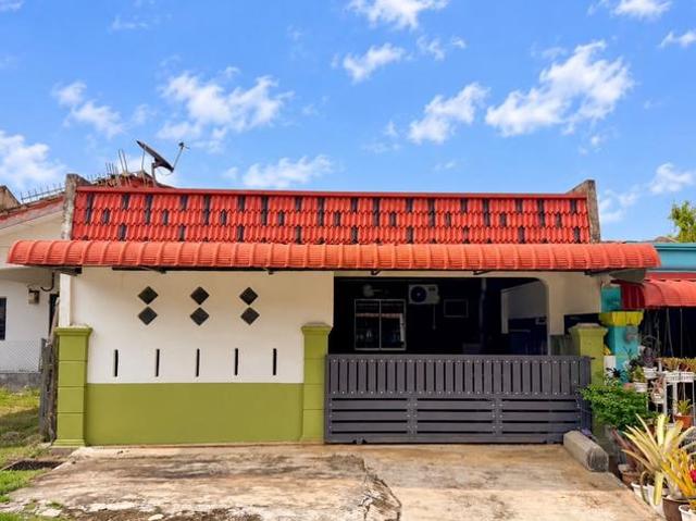 Terraced House for sale in Malaka