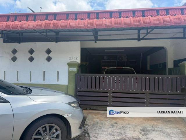 House for sale in Malaka