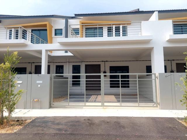 Terraced House for sale in Malaka