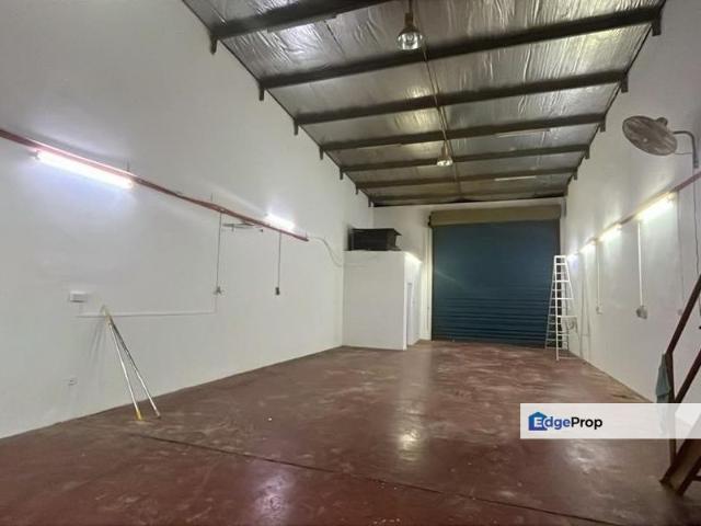 Warehouse for rent in Taman Mount Austin, Tebrau