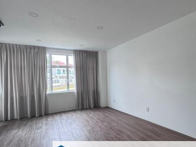 Shop for rent in Taman Mount Austin, Tebrau