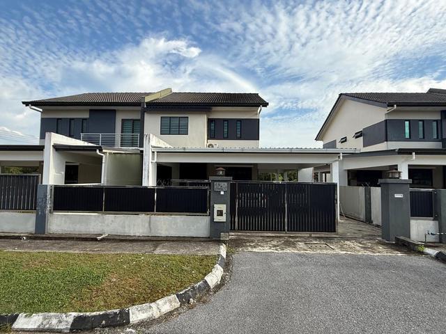 Terraced House for sale in Kuching, Bahagian Kuching