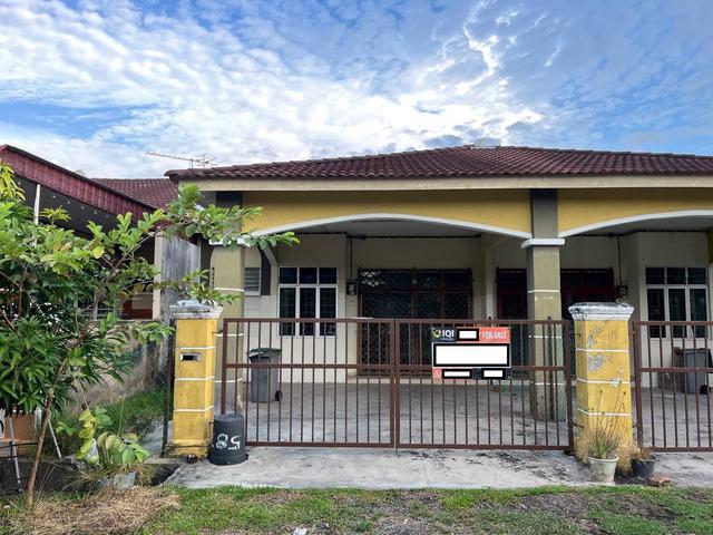 Terraced House for sale in Malaka