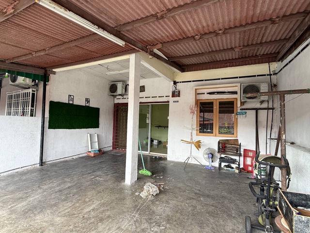 Terraced House for sale in Malaka