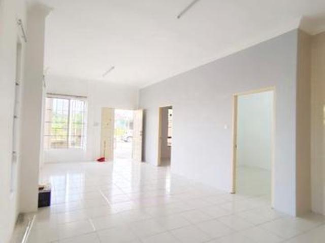 Terraced House for sale in Kuching, Bahagian Kuching
