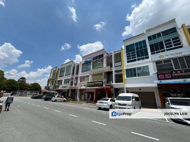 Shop for rent in Bukit Ledang, Johor