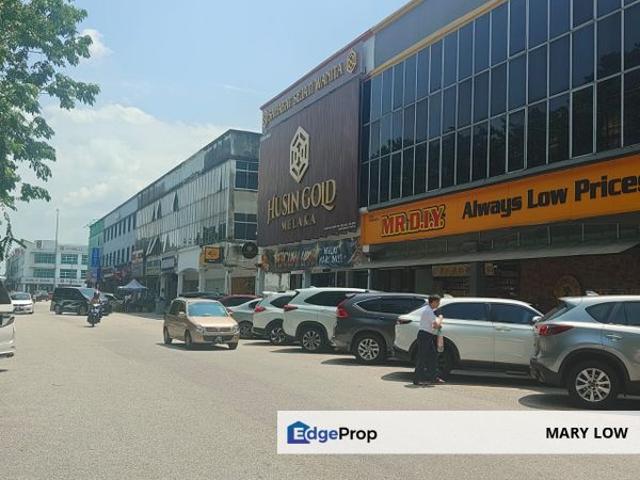 Shop for sale in Malaka