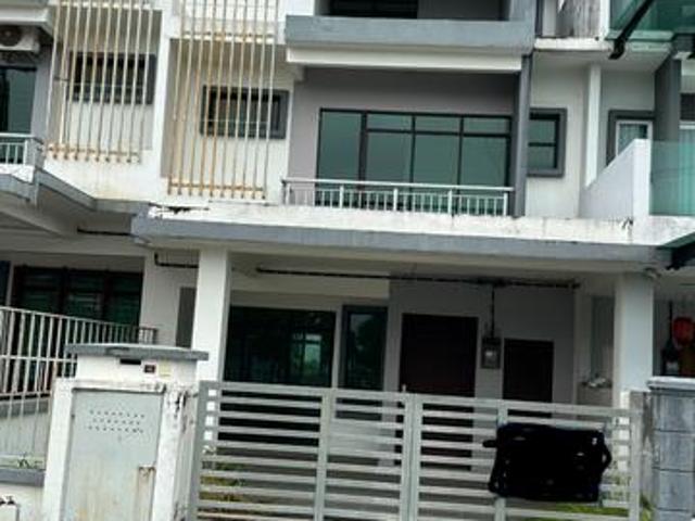 Terraced House for sale in Malaka