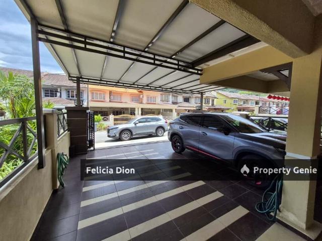 Terraced House for sale in Malaka