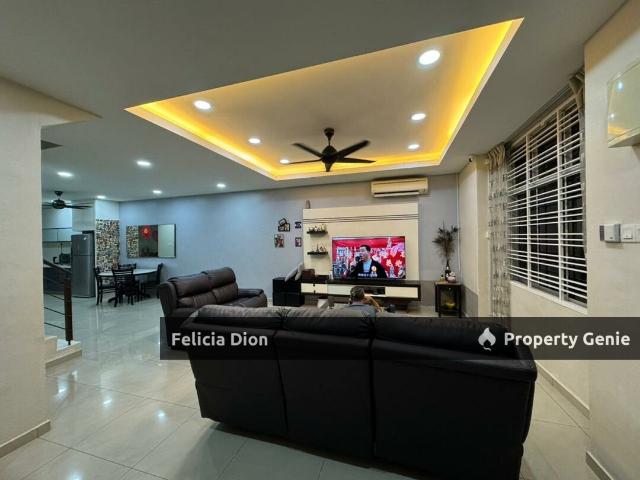 Terraced House for sale in Malaka
