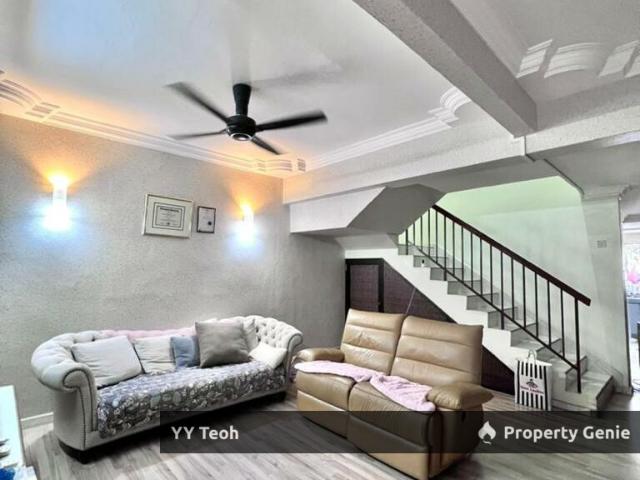 Terraced House for sale in Malaka