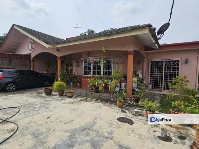 House for sale in Malaka