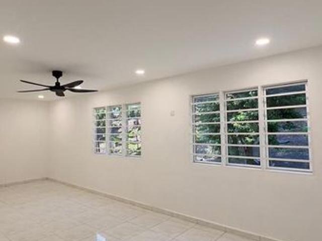 House for sale in Malaka