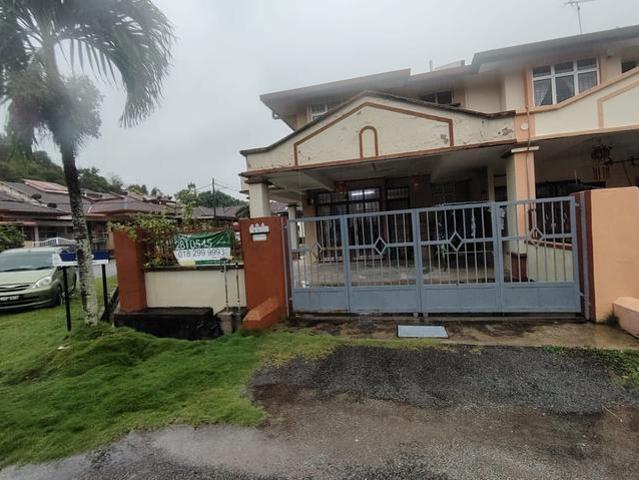 Terraced House for sale in Malaka