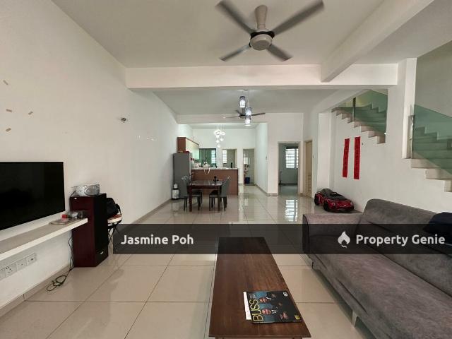 Terraced House for sale in Malaka