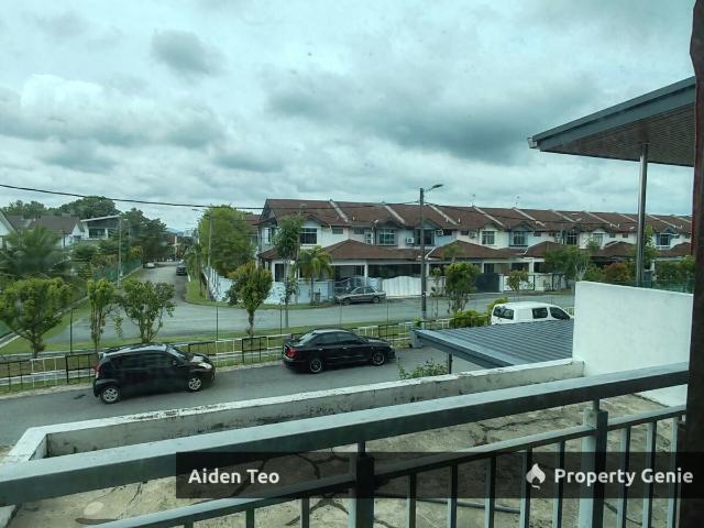 Terraced House for sale in Malaka
