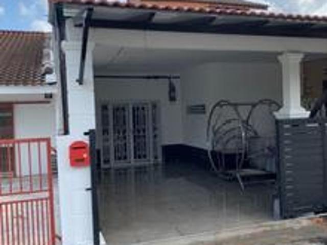Terraced House for sale in Malaka