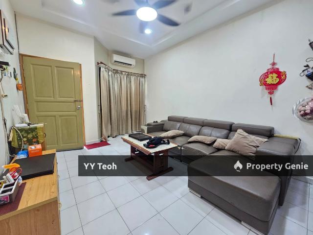 Terraced House for sale in Malaka