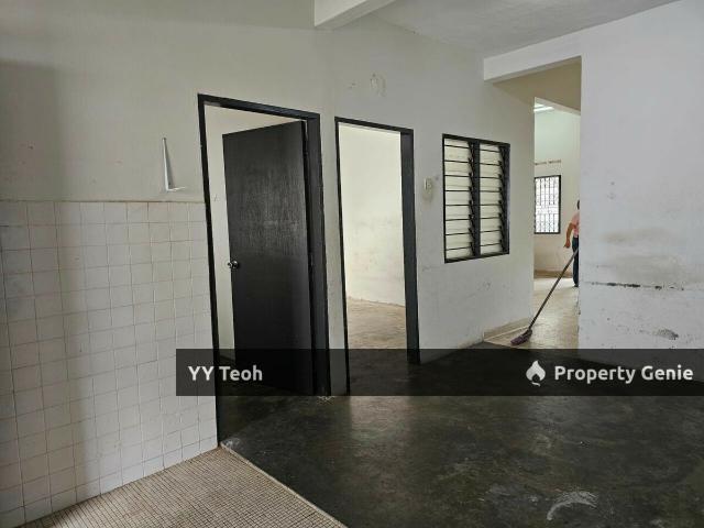 Terraced House for sale in Malaka