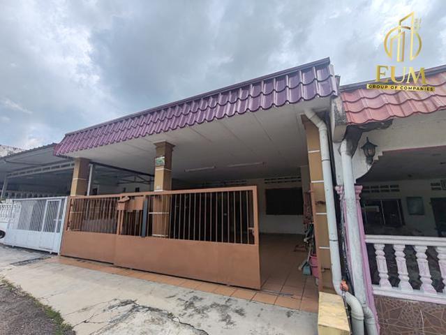 Terraced House for sale in Malaka