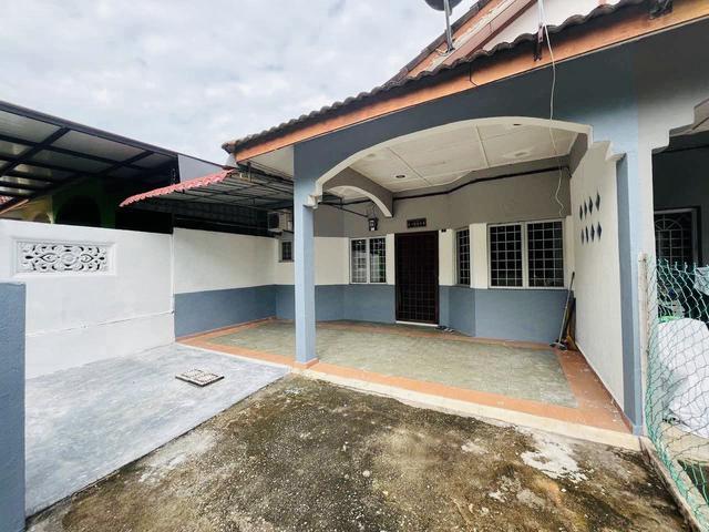 Terraced House for sale in Malaka