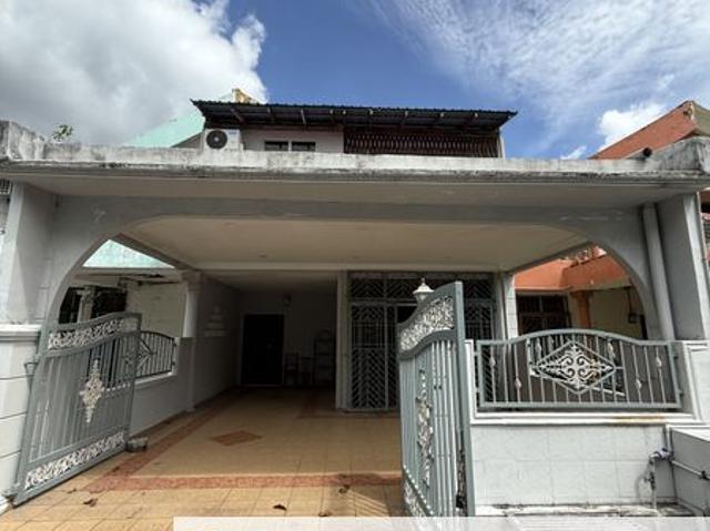 House for sale in Malaka