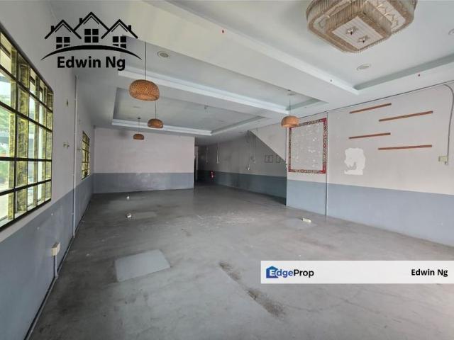Shop for rent in Mukim 16, Tena