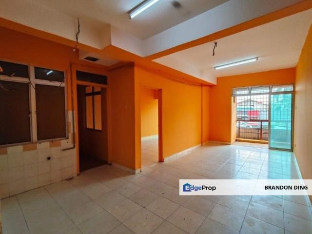 Flat for sale in Bandar Uda Utama, Iskandar Puteri