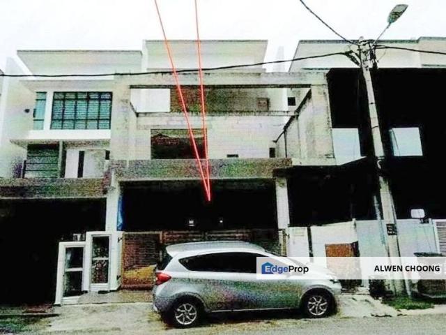 House for sale in Malaka