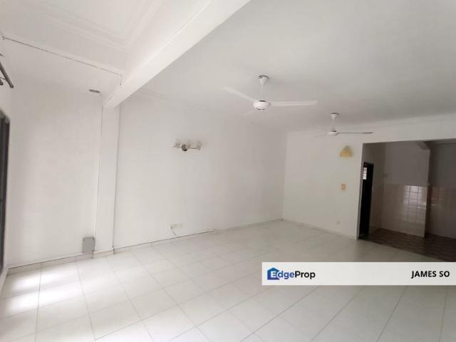 House for sale in Malaka