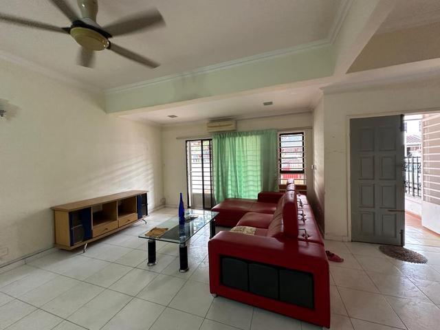 Terraced House for sale in Malaka