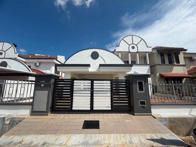 Residential House for sale in Malaka