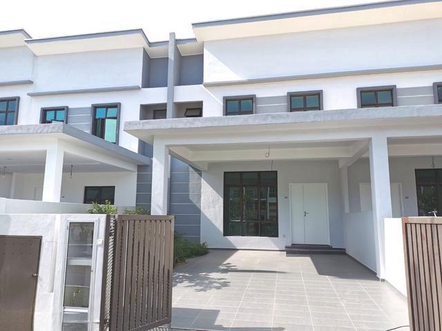 Terraced House for sale in Malaka