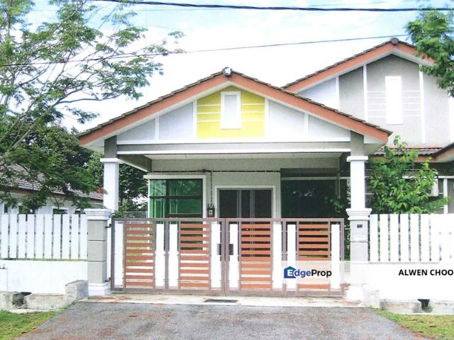 House for sale in Malaka