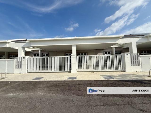 House for sale in Malaka