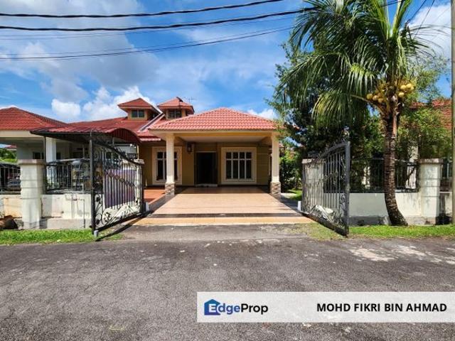 House for sale in Malaka